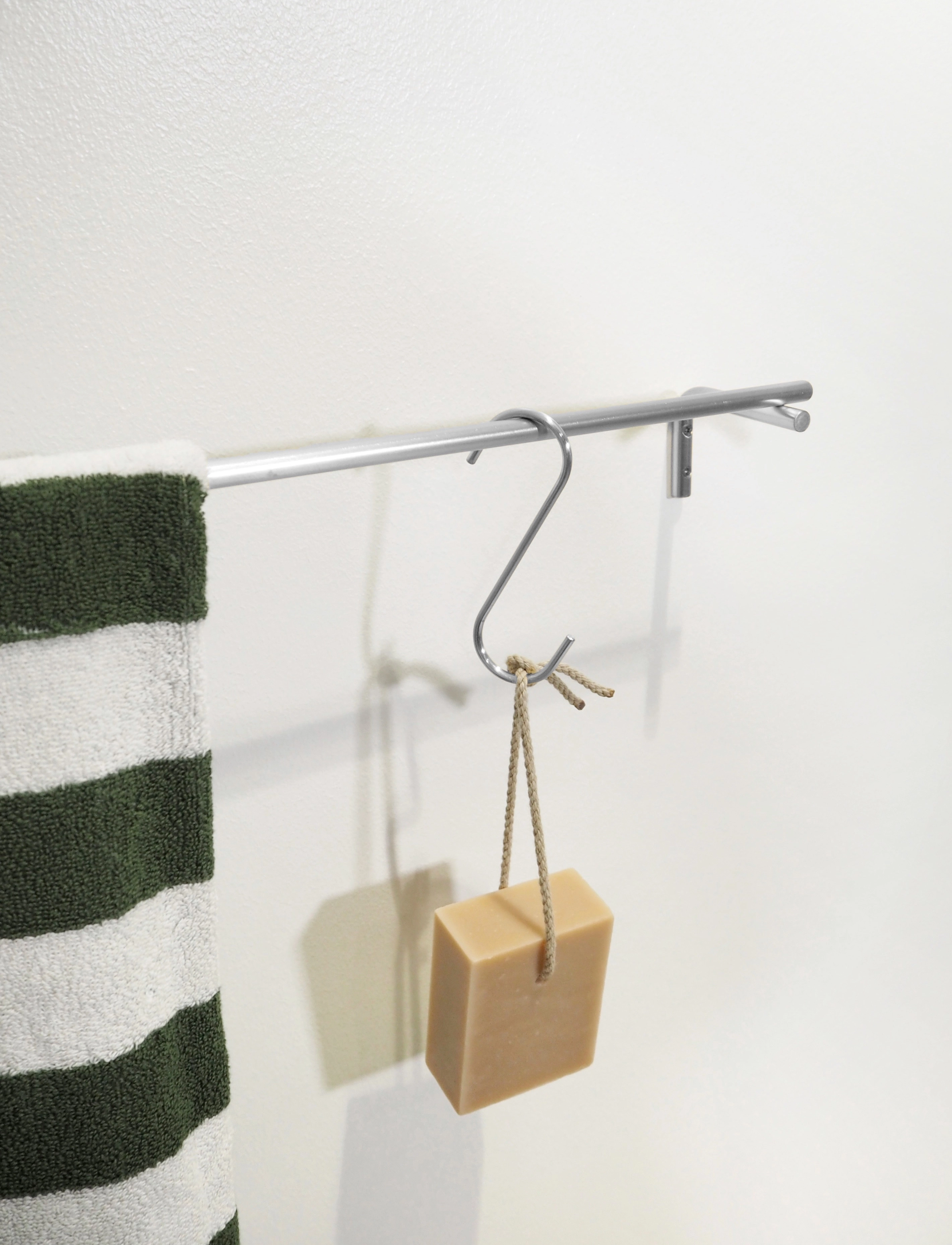 OYOY Living Design Pieni Towel Rail, One Size x 74, Bathroom Interior, Silber - Shelves, Homeware