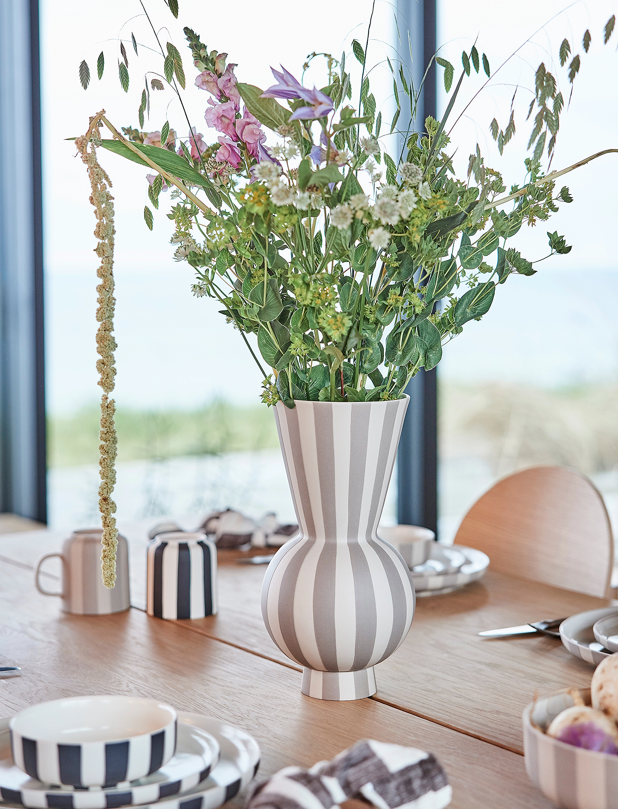 OYOY Living Design Toppu Vase Round, Ø14.5X28 cm x 14.5, Decoration, Beige - Vases, Homeware
