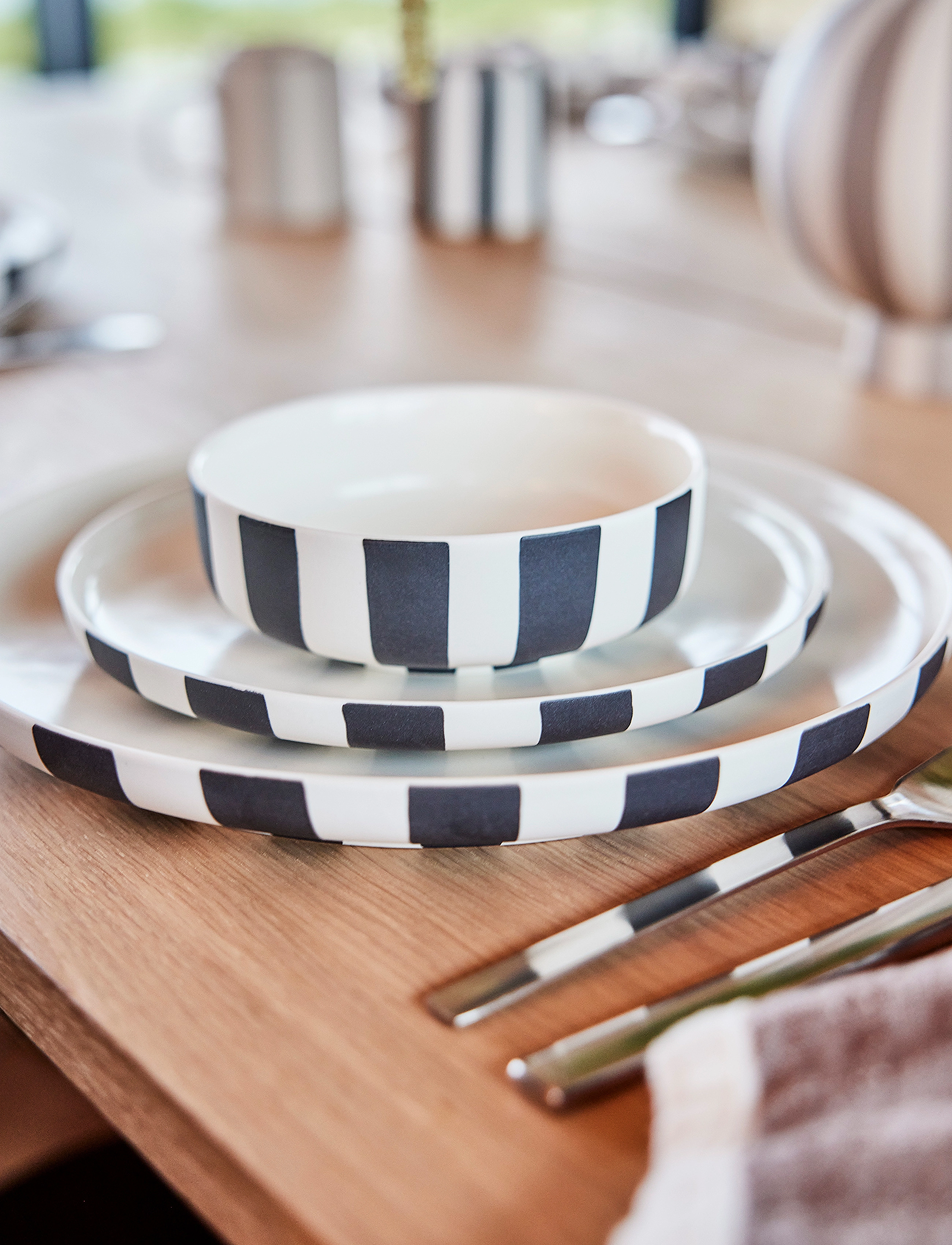 OYOY Living Design Toppu Dinner Plate, Ø 26.5 cm x 26.5, Plates, Schwarz - Homeware