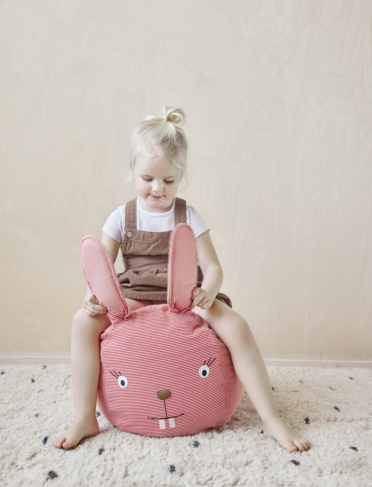 OYOY MINI - Rosy Rabbit - Ride on Rabbit - chairs & stools - cherryred - 0