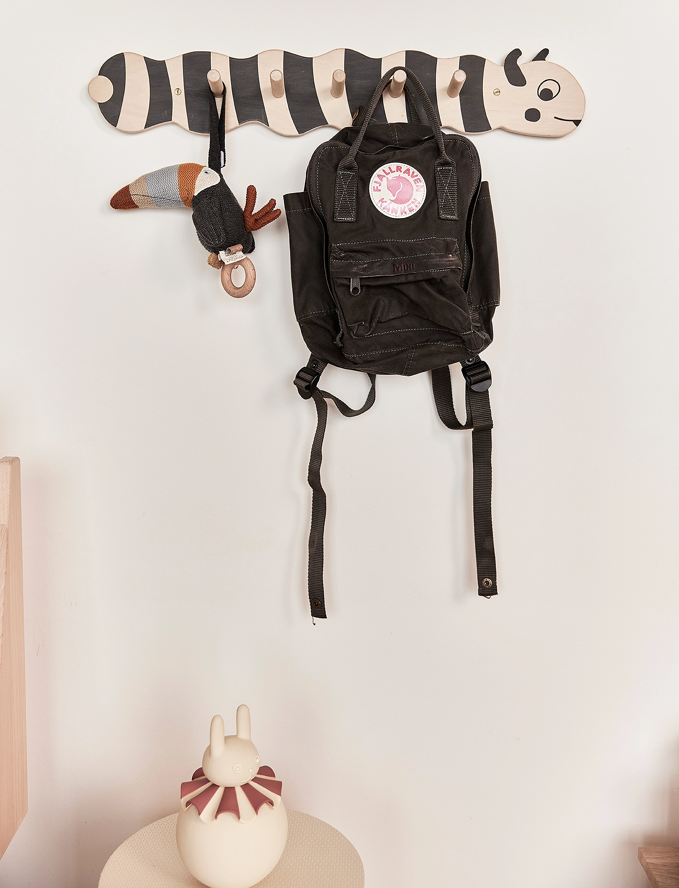 OYOY MINI Larva Coat Rack, 60X7.5X10.5 cm x 60, Storage, Mehrfarbig/gemustert - Hooks & Hangers, Kinder