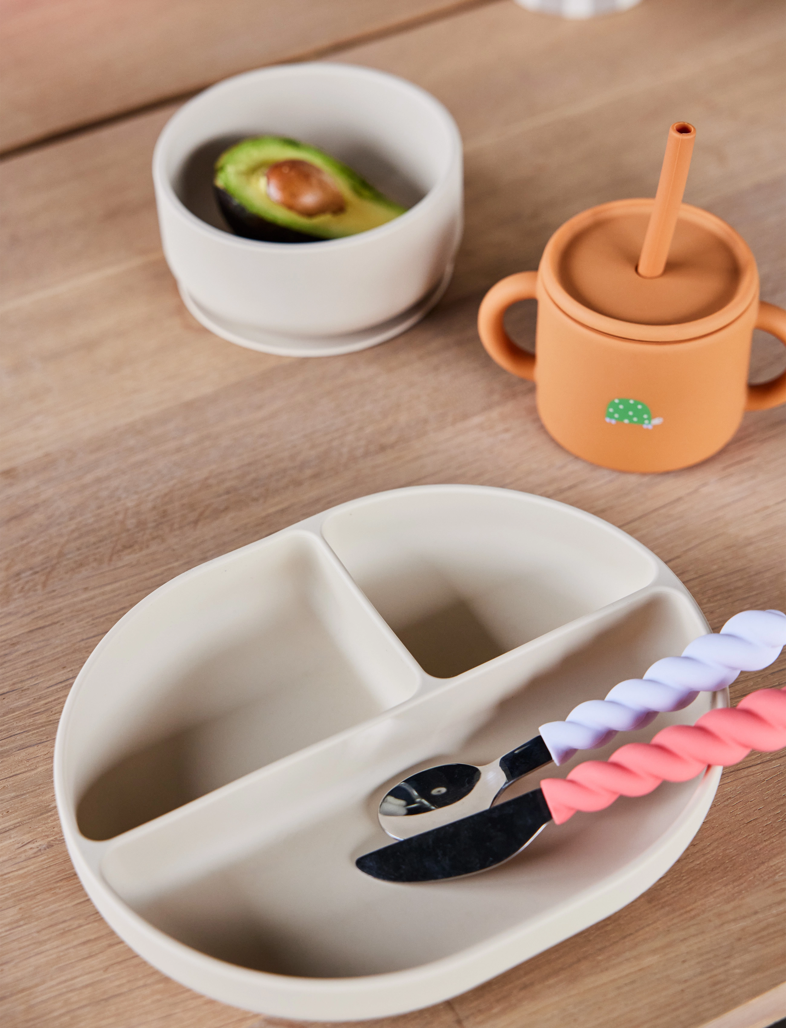 OYOY MINI Enkei Suction Plate, 3.5X21.5X17 cm, Plates & Bowls, Beige - Plates, Kinder