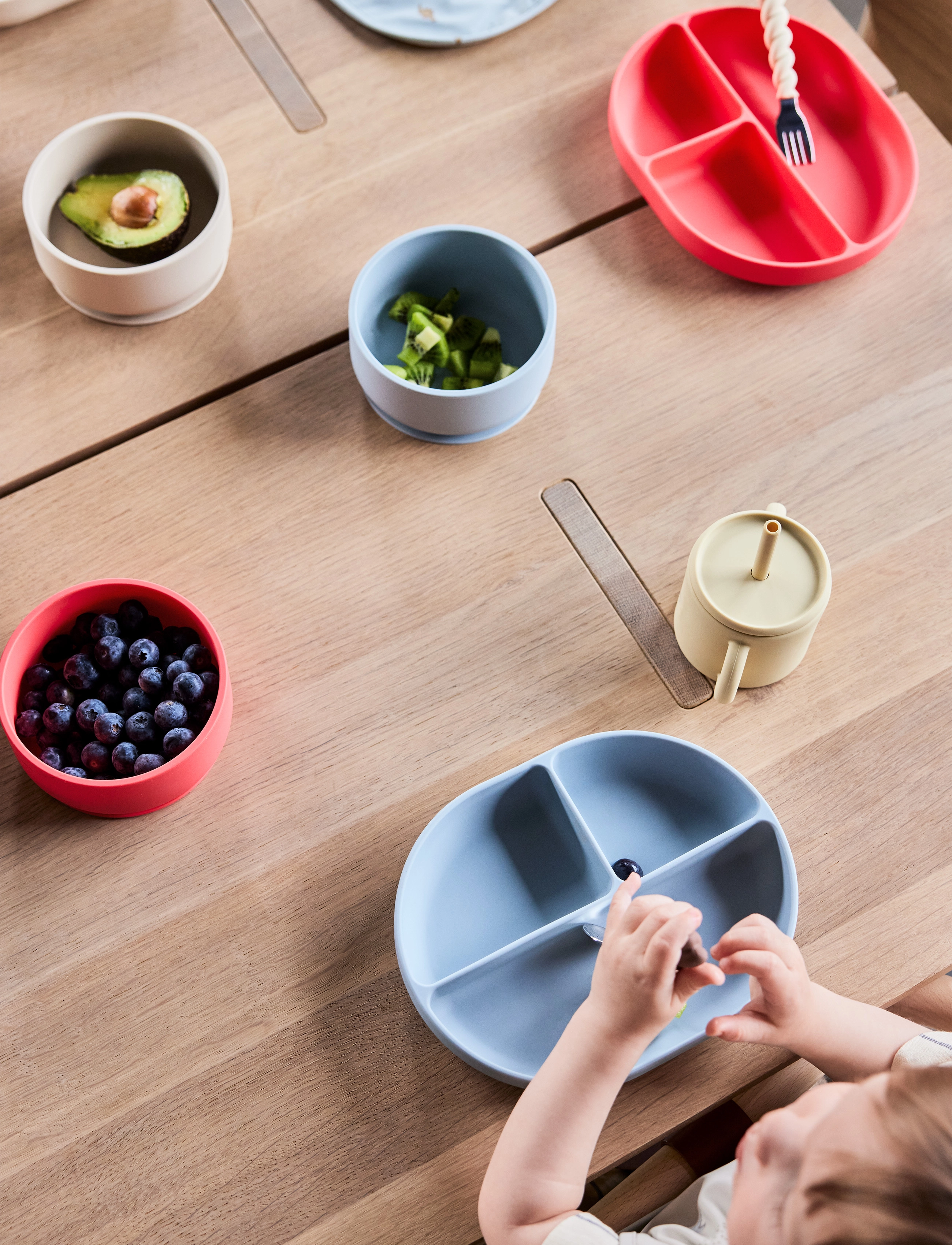 OYOY MINI Enkei Suction Plate, 3.5X21.5X17 cm, Plates & Bowls, Rot - Plates, Kinder