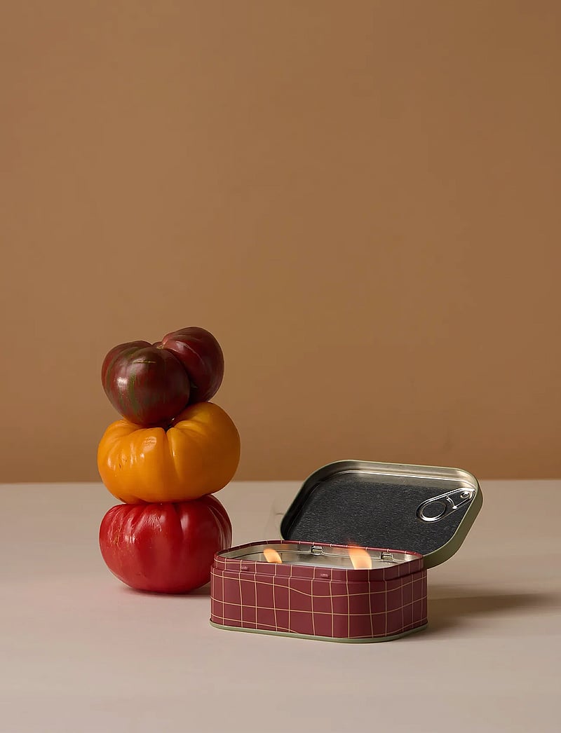 Paddywax - Bistro Tomato Printed Tin Candle - Heirloom Tomato - teeküünlahoidjad - red - 4