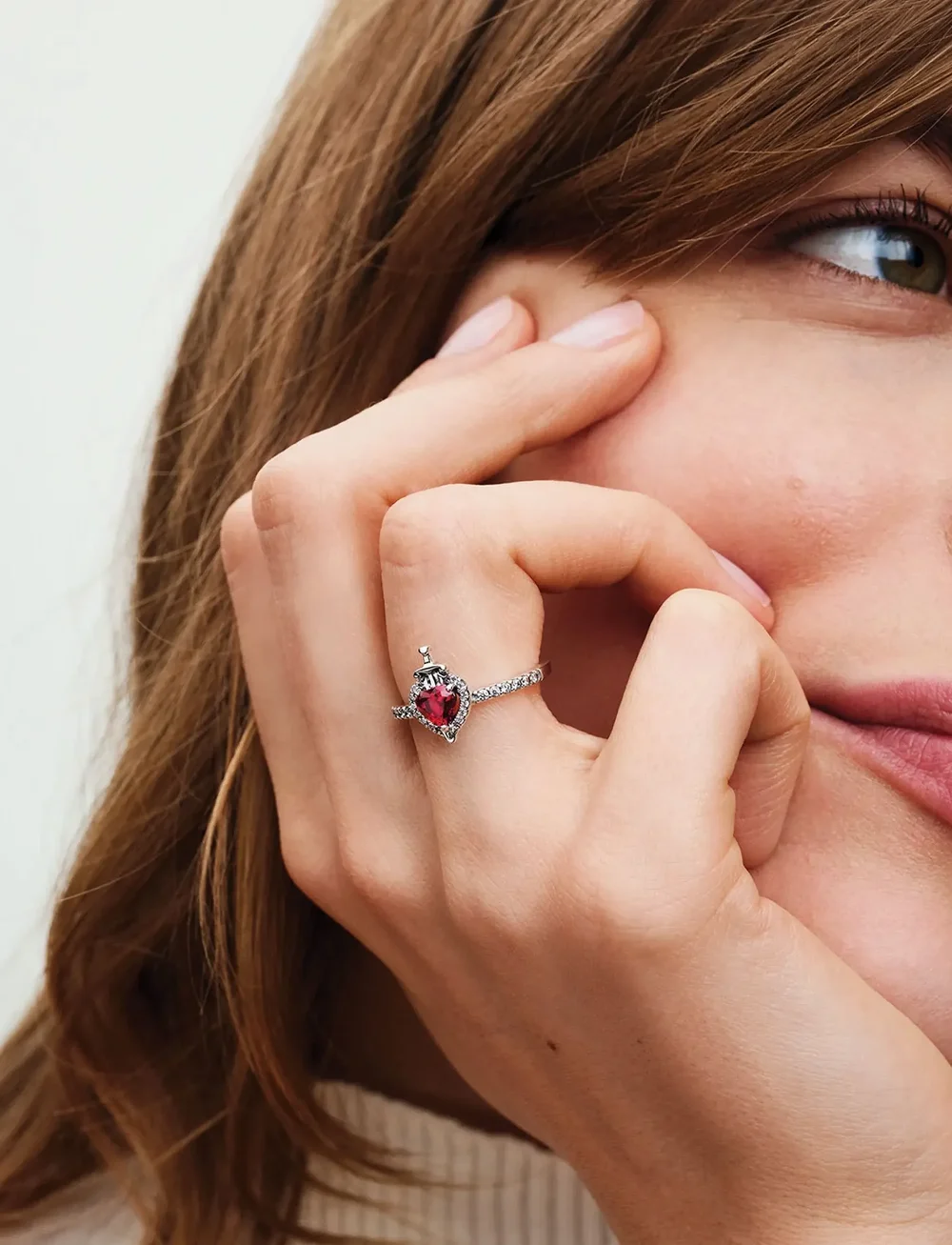 Pandora - Disney Villains Evil Queen sterling silver ring with fuchsia rose crystal and clear cubic zirconia - ringe - red - 0