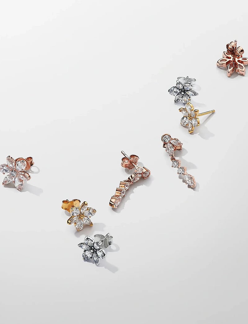 Pandora - Herbarium cluster 14k gold-plated stud earrings with clear cubic zirconia - studs örhängen - clear - 4