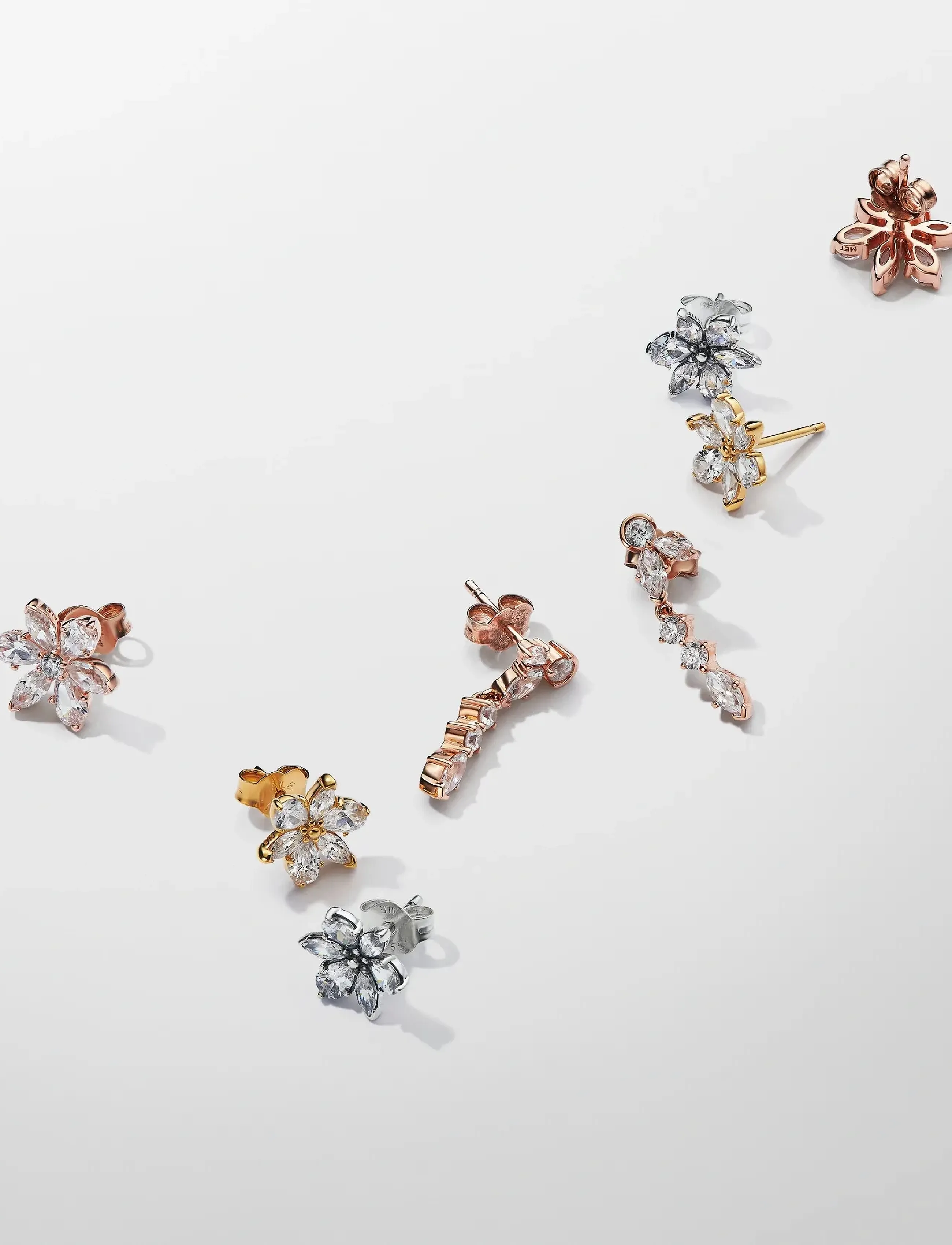 Pandora - Sparkling Herbarium Cluster Stud Earrings - ohrstecker - clear - 4