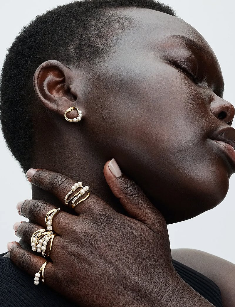 Pandora - 14k Gold-plated stud earrings with white treated freshwater cultured pearl - pärlörhängen - white - 2