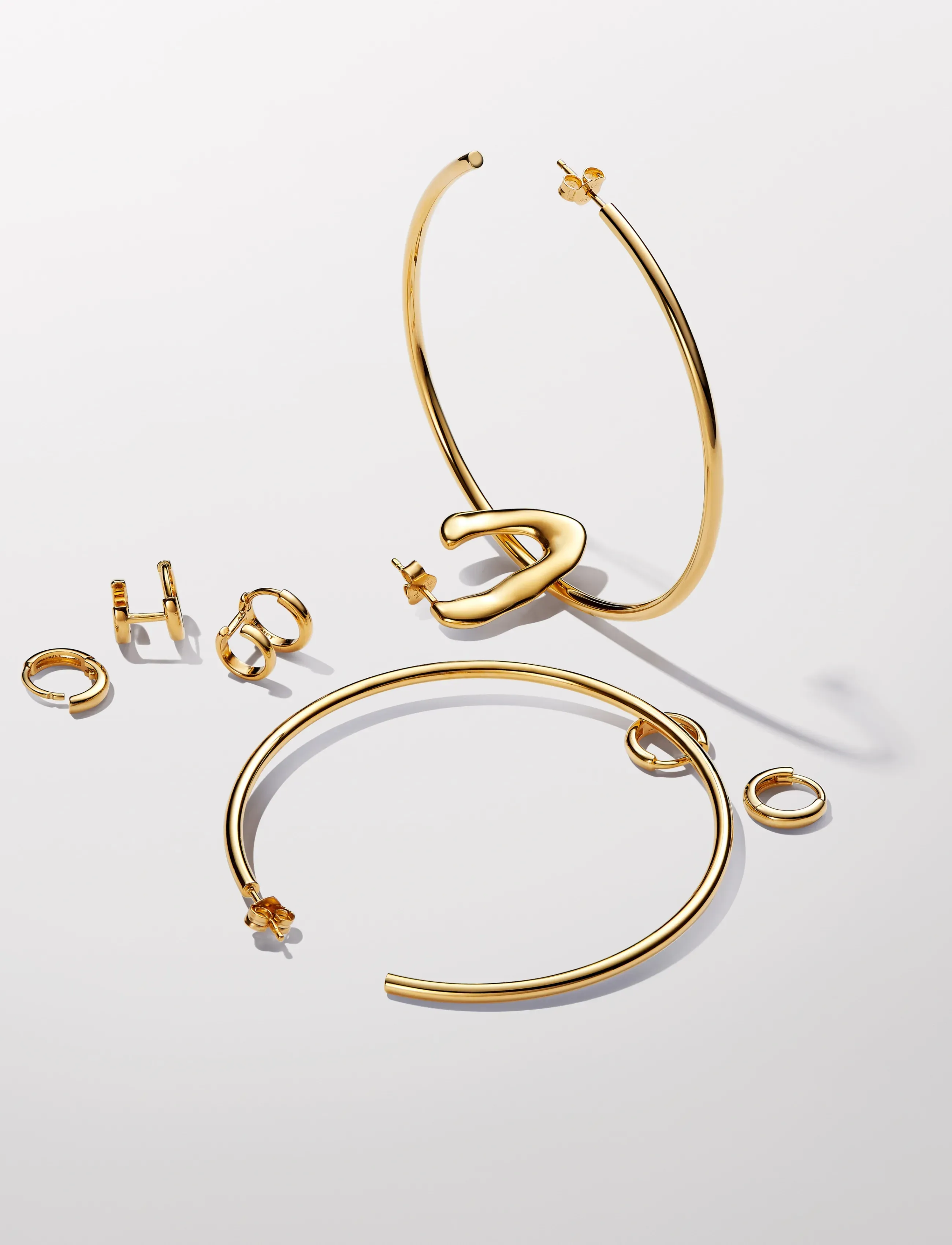 Pandora - 14k Gold-plated huggie hoop earrings - cerceaux - no color - 3