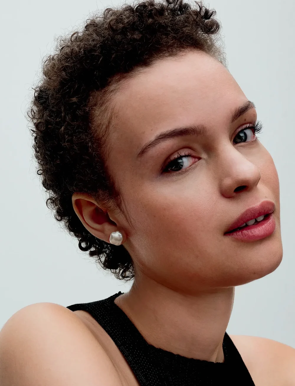 Pandora - 14k Gold-plated stud earrings with baroque white treated freshwater cultured pearl - pärlörhängen - white - 0