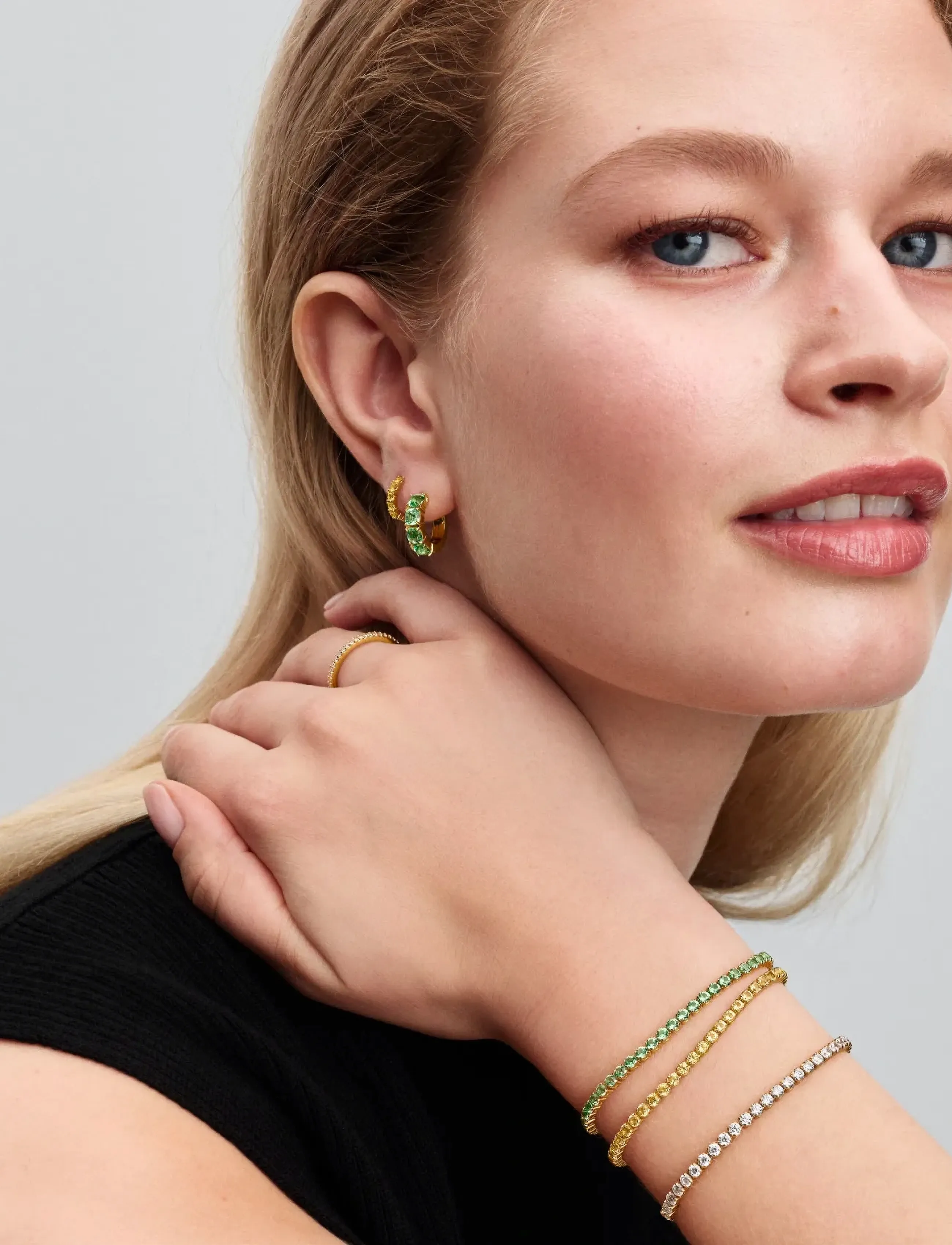 Pandora - 14k gold-plated hoop earrings with mint green crystal - kreolen - green - 2