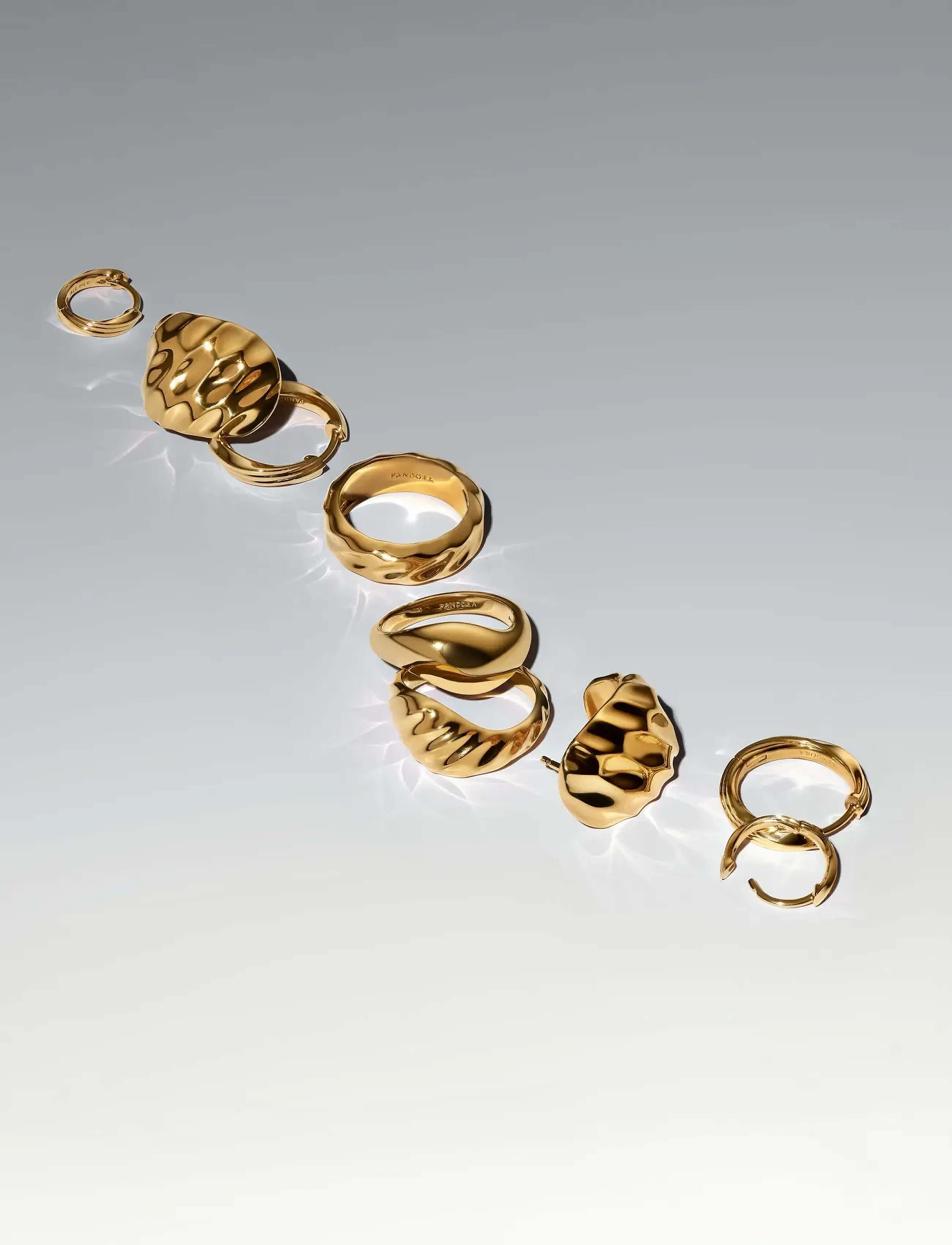 Pandora - Twisted 14k gold-plated huggie earrings - hoops - no color - 3