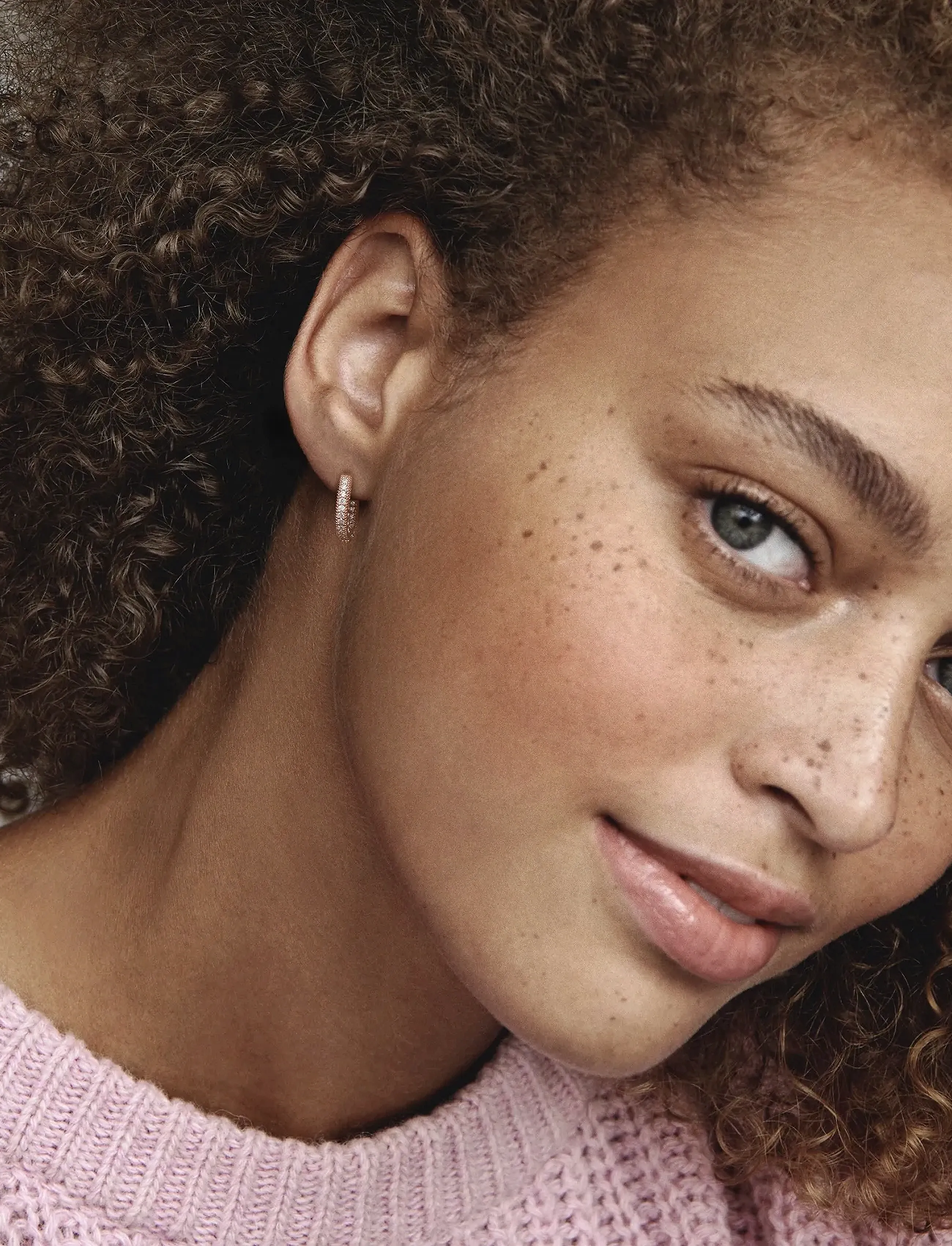 Pandora 14K Rose Gold-Plated Hoop Earrings With Clear Cubic Zirconia, Kvinder, Stenbesatte Huggie Creoler, Pink, Str: ONE SIZE