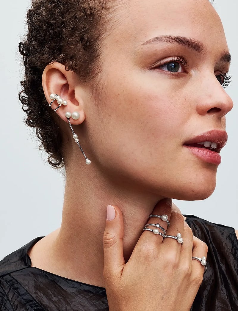 Pandora - Sterling silver stud earrings with 7 mm white treated freshwater cultured pearl - pärlörhängen - white - 2