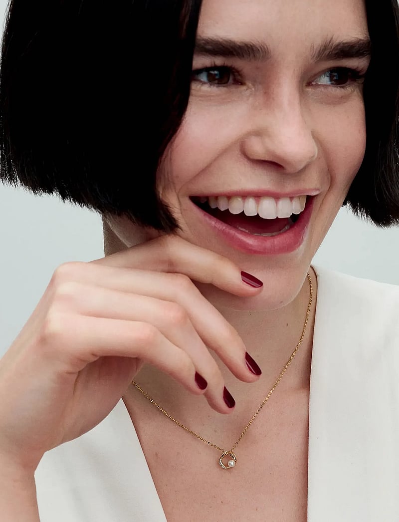 Pandora - 14k Gold-plated collier with white treated freshwater cultured pearl and clear cubic zirconia - kedjehalsband - clear - 0