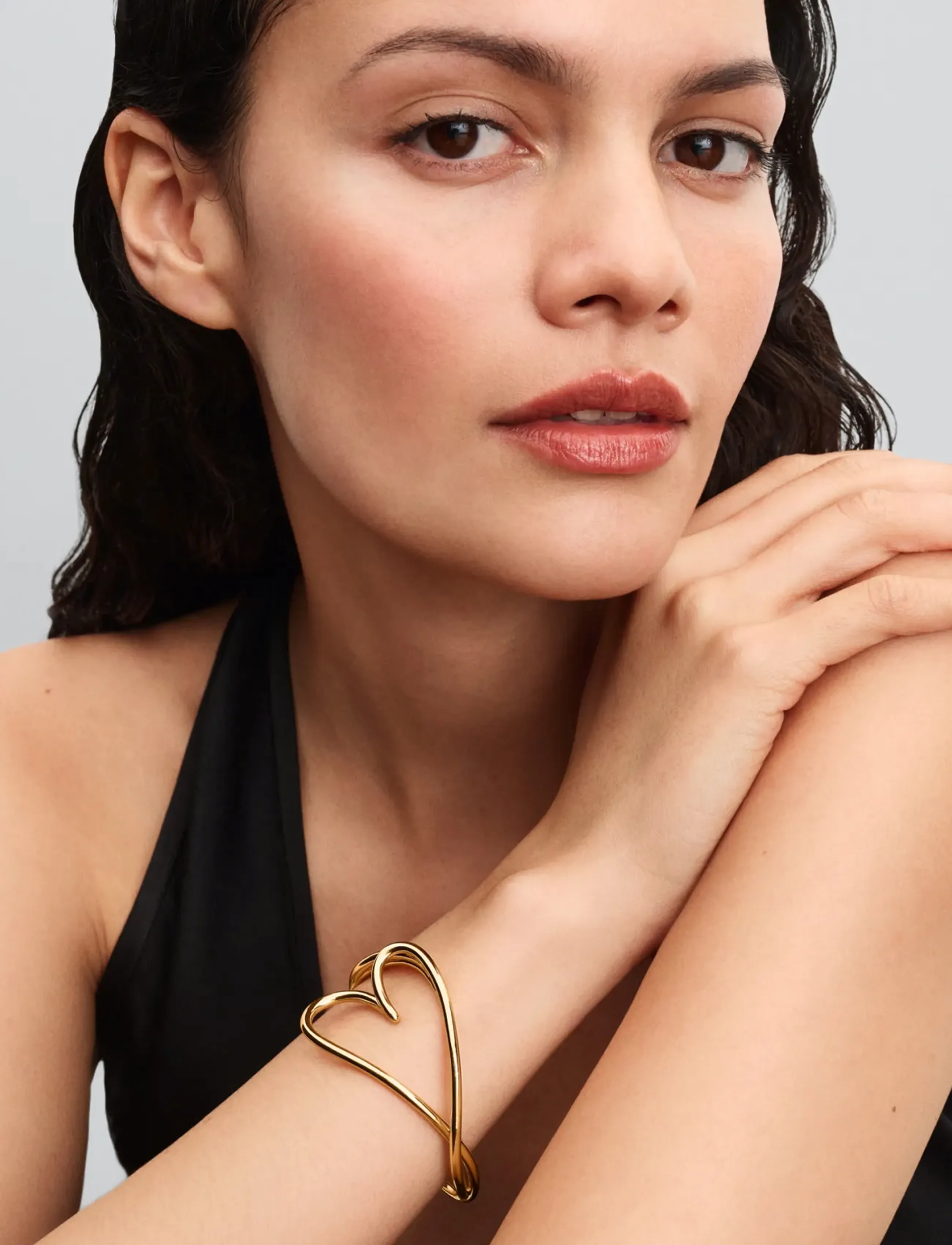 Pandora Heart 14K Gold-Plated Open Bangle, 17.5 cm, Gold, Armbånd > Armringe, Dame