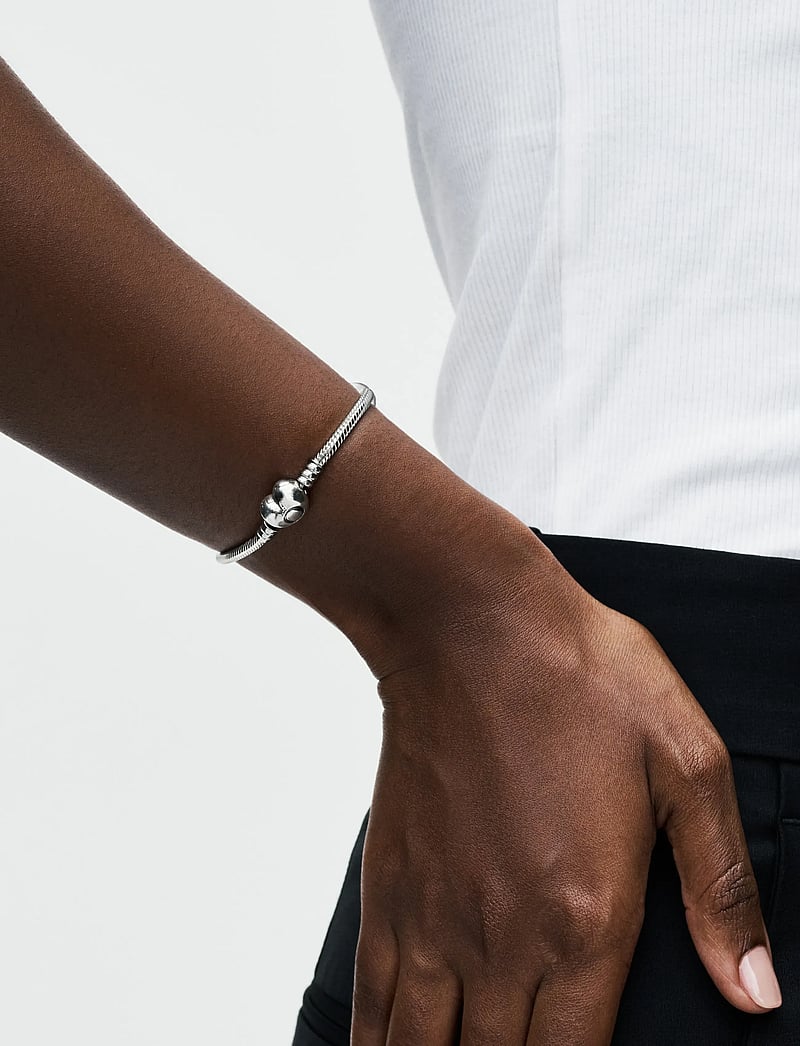 Pandora - Silver bracelet with heart-shaped clasp - ketjurannekorut - no color - 0