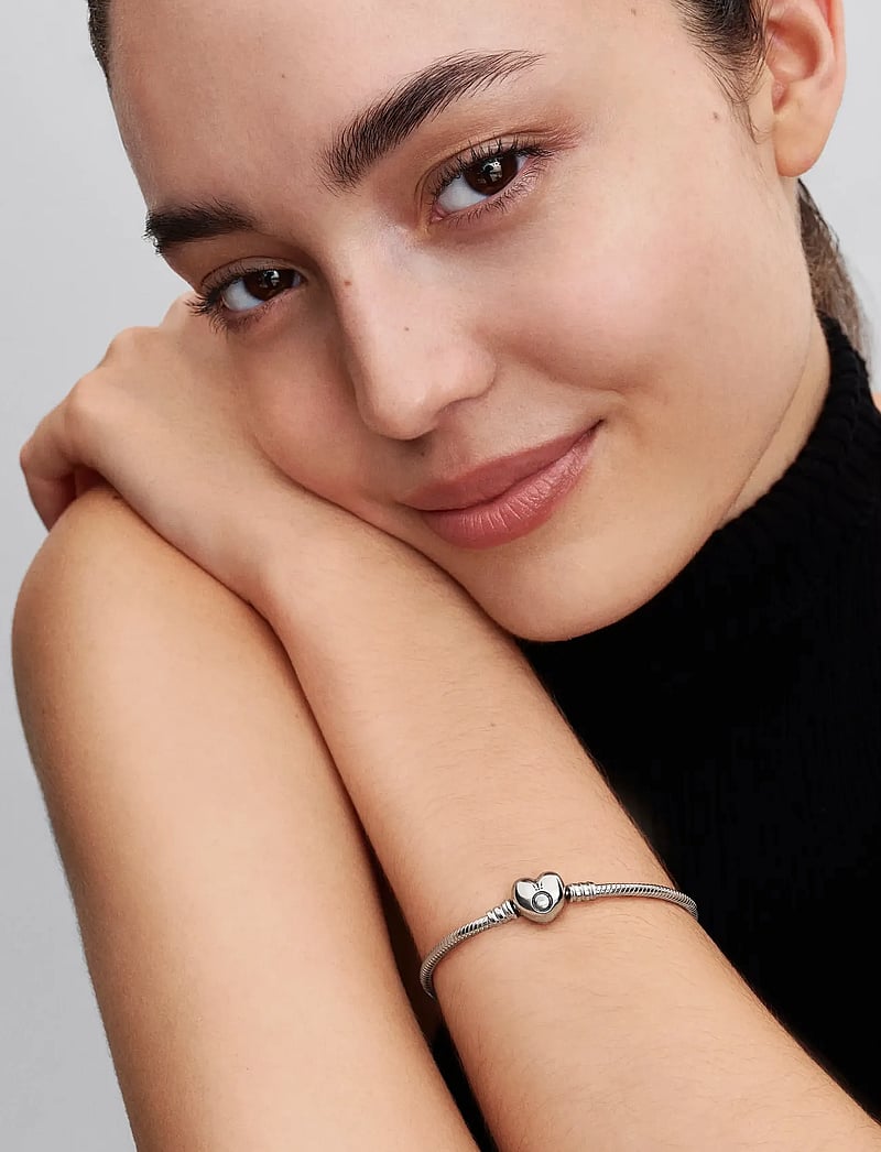 Pandora - Silver bracelet with heart-shaped clasp - ketjurannekorut - no color - 3