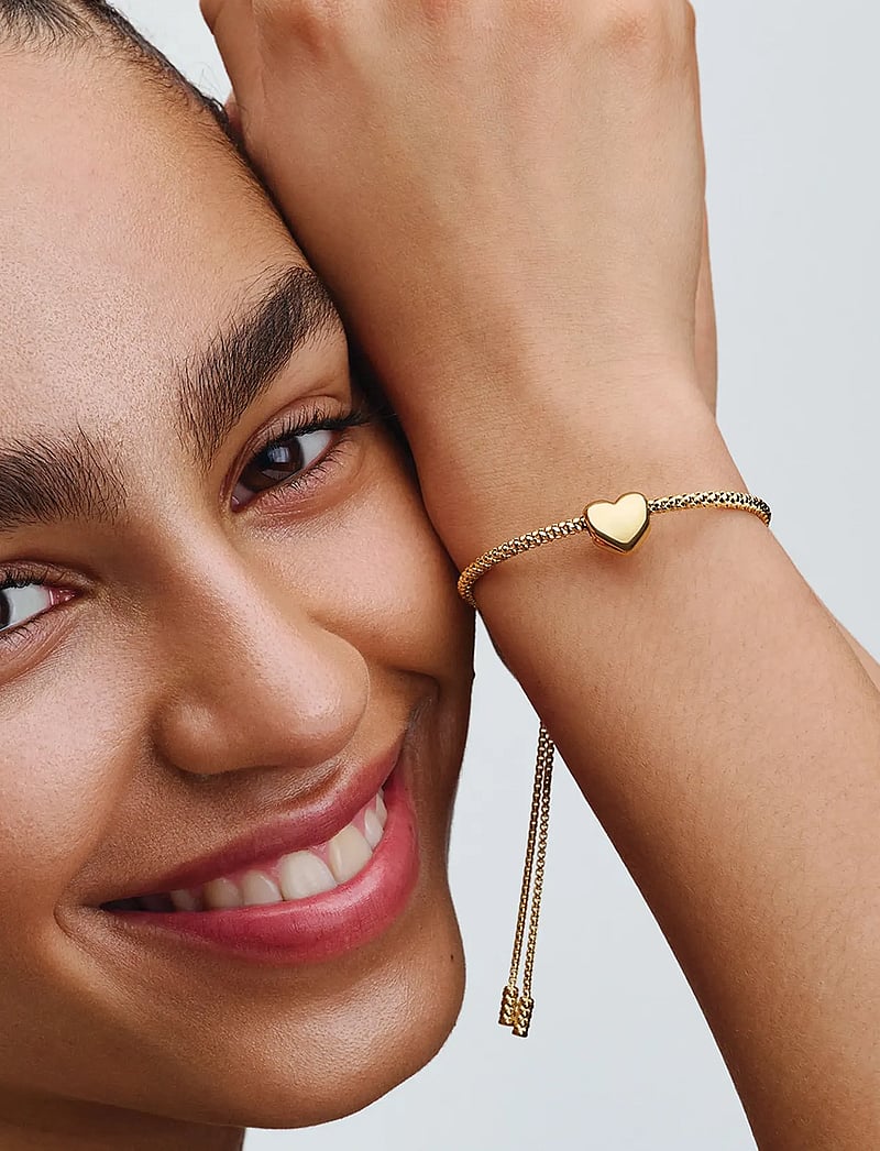 Pandora - Engravable medium heart 14k gold-plated charm - hängen & berlocker - no color - 0