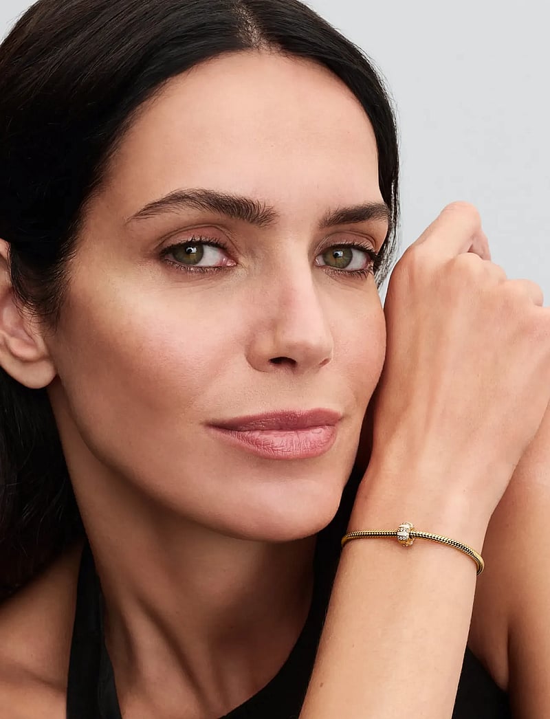 Pandora - 14k gold-plated clip with clear cubic zirconia, shimmering white enamel and silicone grip - anhänger - white - 0