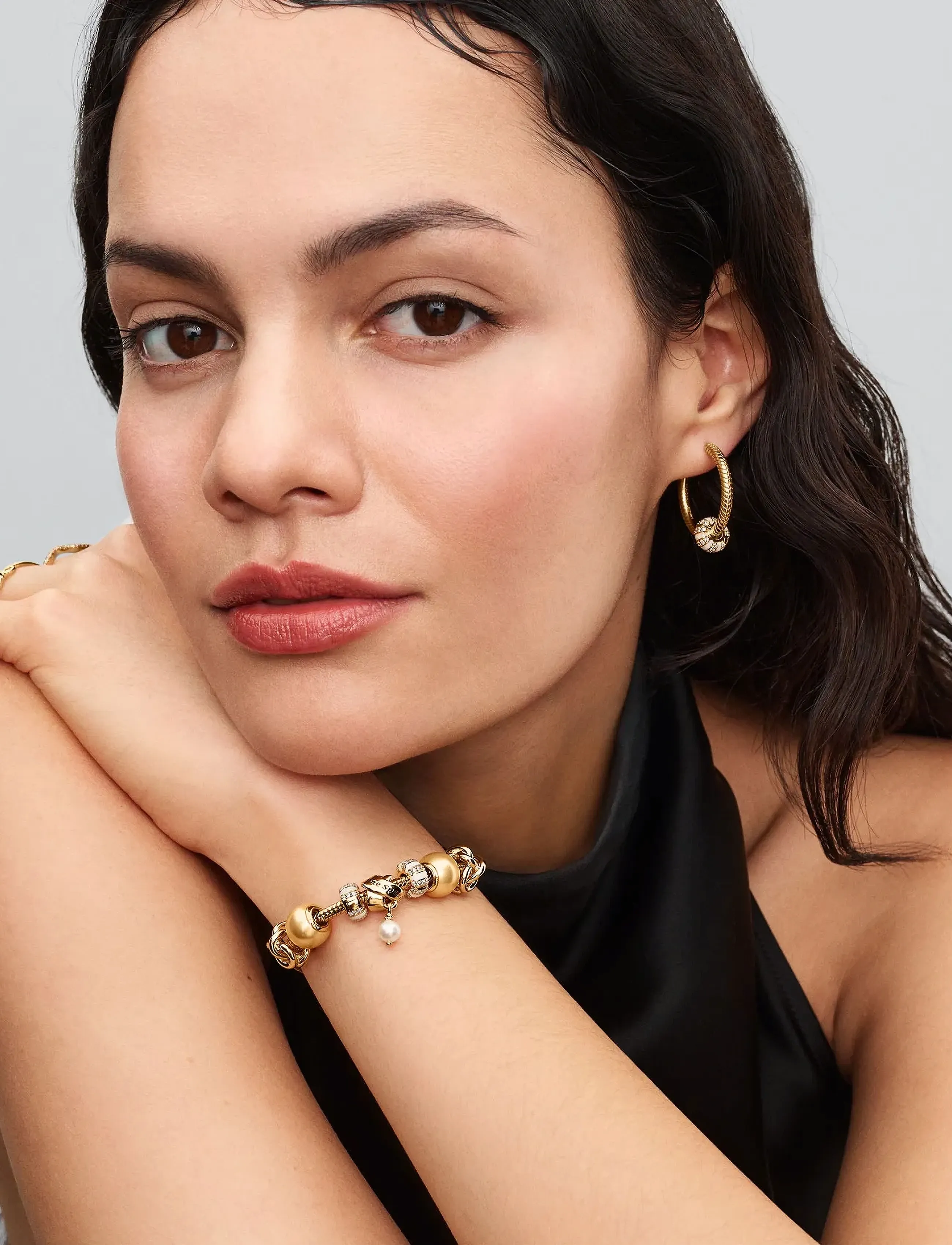 Pandora - 14k gold-plated clip with clear cubic zirconia, shimmering white enamel and silicone grip - pendentifs - white - 3