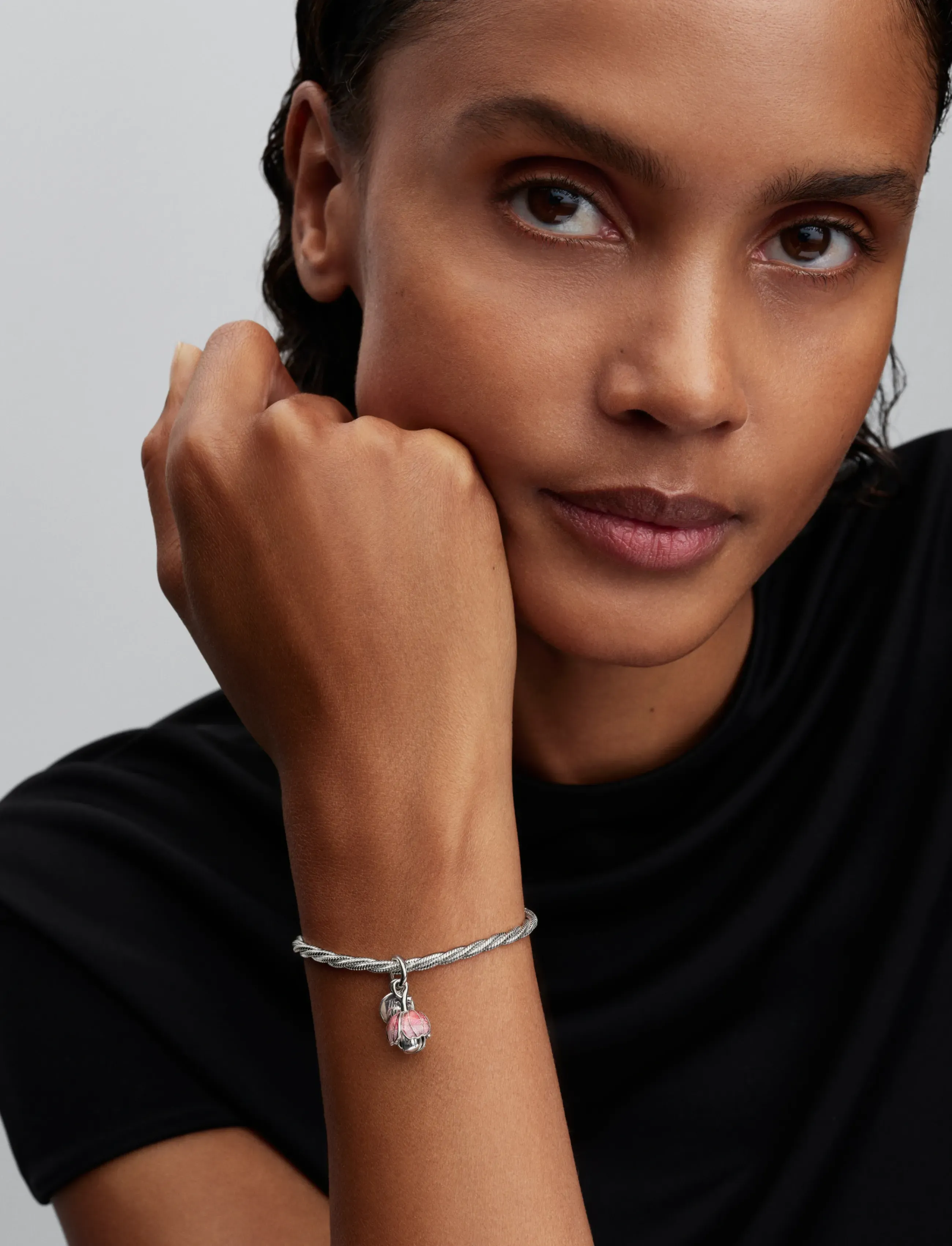 Pandora Two-Tone Blooming Flower Dangle Charm, One Size, Silver, Smykker > Vedhæng, Dame