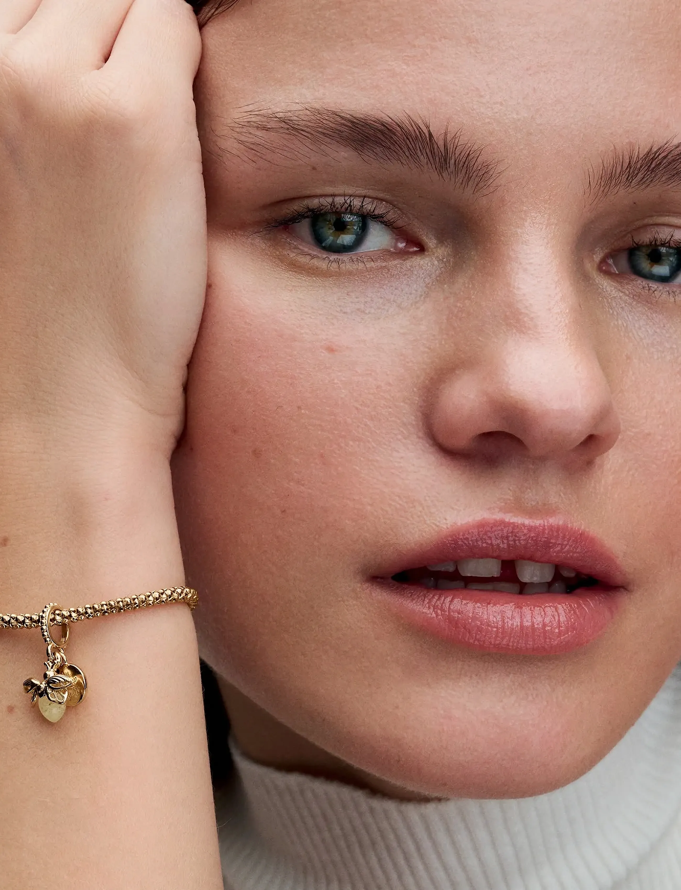 Pandora Firefly 14K Gold-Plated Dangle With Yellow Photoluminescent Glass, One Size, Jewellery, Gold - Pendants, Frauen