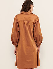 Part Two - EleinaPW DR - robes chemises - chipmunk - 4