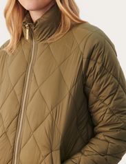 Part Two - OlilasPW OTW - quilted jackets - capers - 5