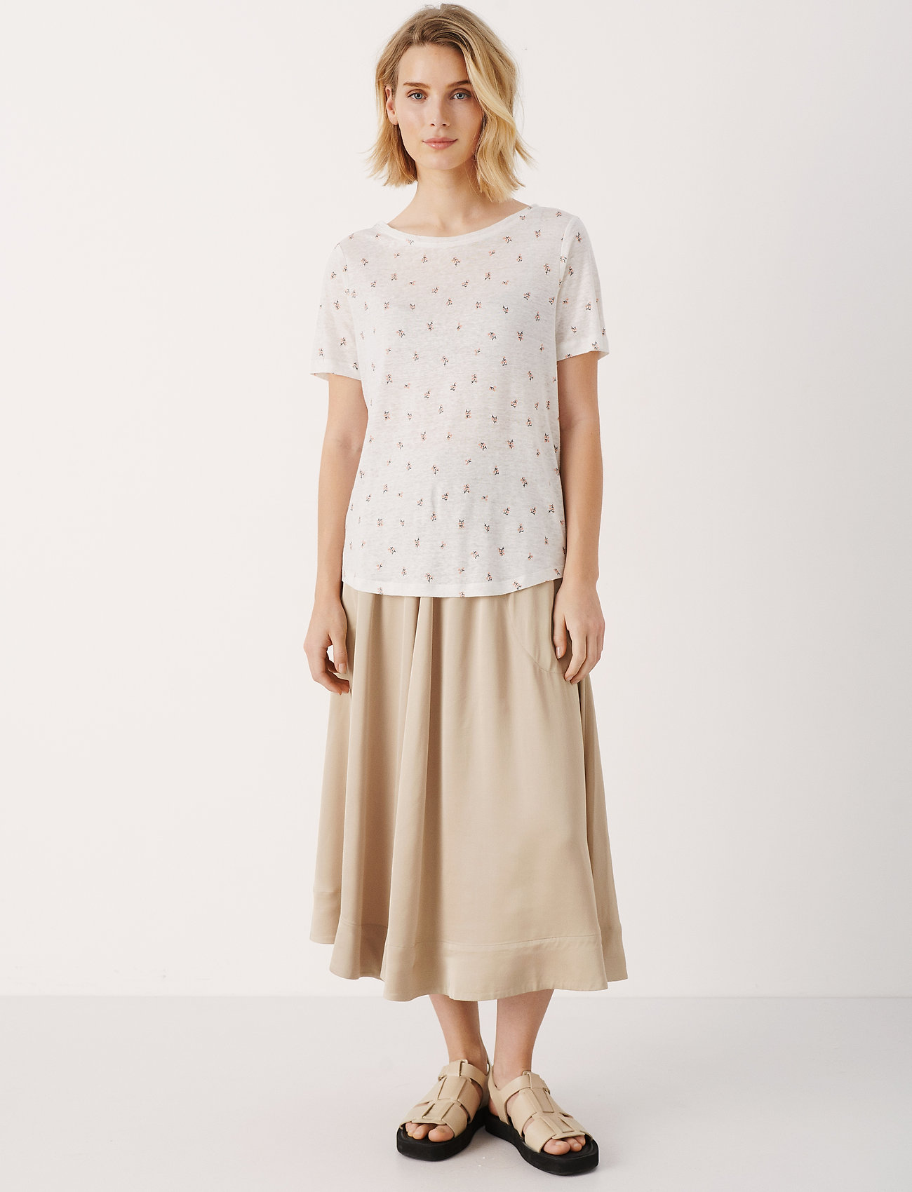 Part Two - NemiaPW TS - blooming dahlia bouquet print - 3