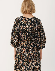Part Two - OpalPW DR - midi kjoler - black blurred leaf print - 4