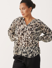 Part Two - TenniePW BL - long-sleeved blouses - texture print gold - 2