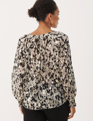 Part Two - TenniePW BL - long-sleeved blouses - texture print gold - 5