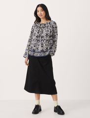 Part Two - SemiraPW BL - long-sleeved blouses - navy block print - 3