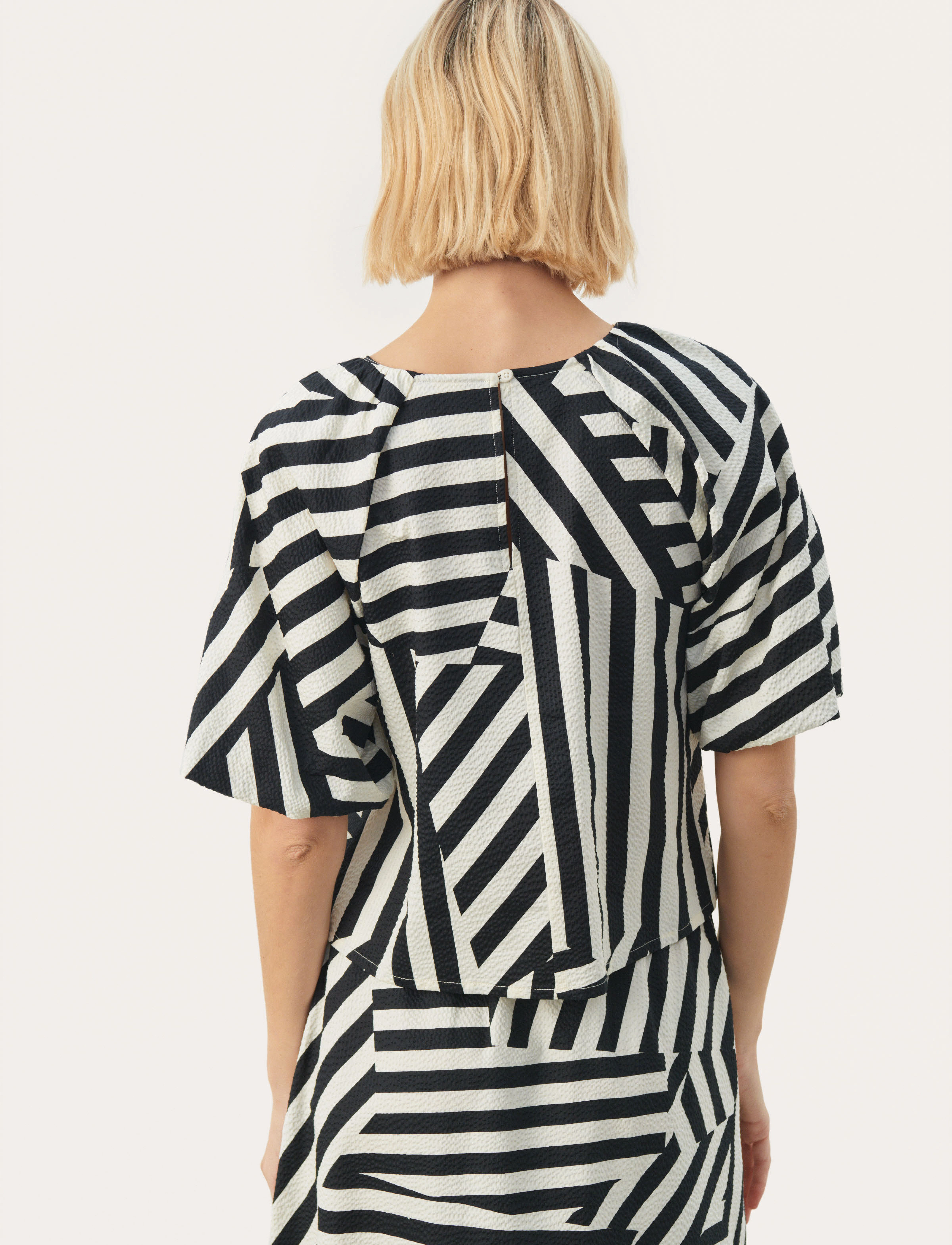 Part Two - EstermarinePW BL - deconstructed stripe - 3