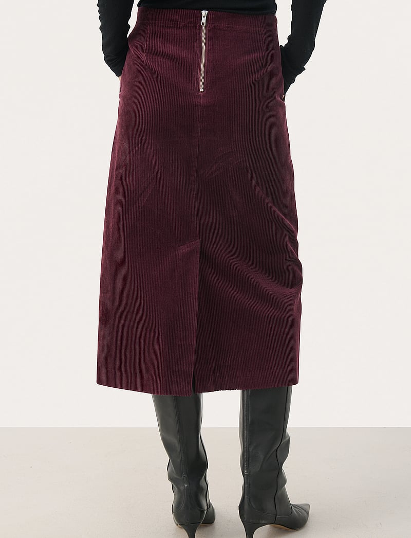 Part Two - LiyanaPW SK - midi kjolar - winetasting - 4