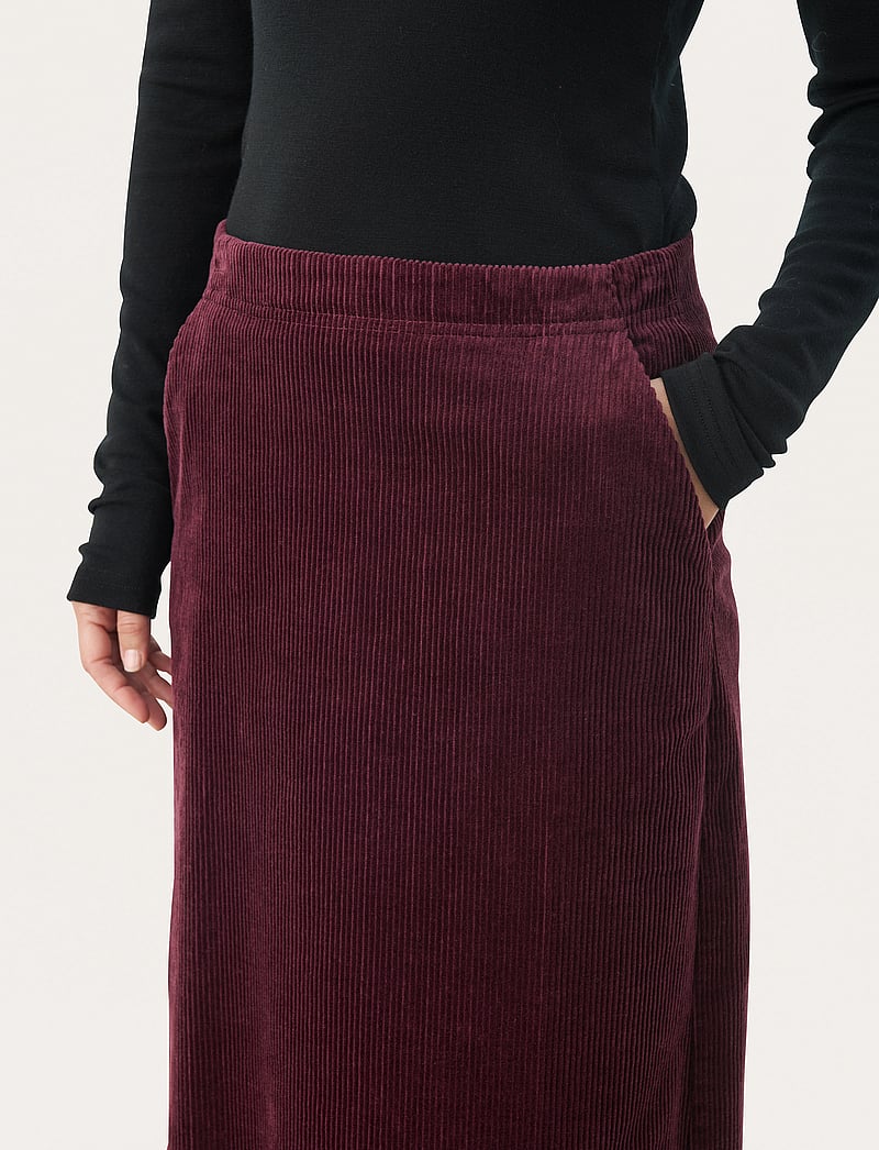 Part Two - LiyanaPW SK - midi kjolar - winetasting - 5