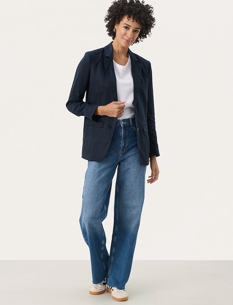 Part Two - NyanPW BZ - Ühes joones nööpidega bleiserid - after midnight - 3