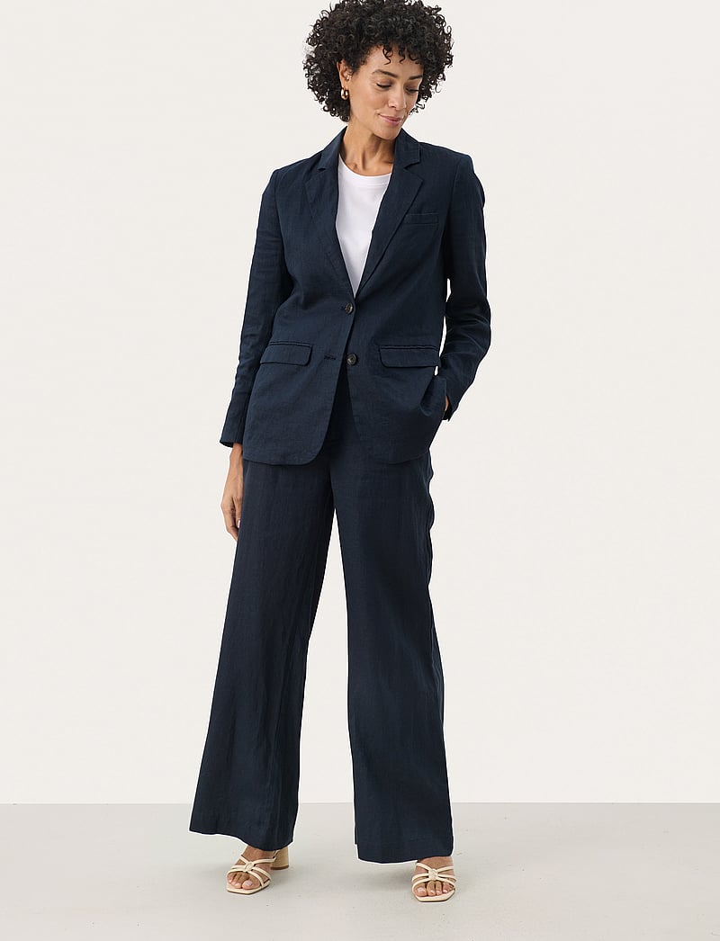 Part Two - NyanPW BZ - Ühes joones nööpidega bleiserid - after midnight - 4