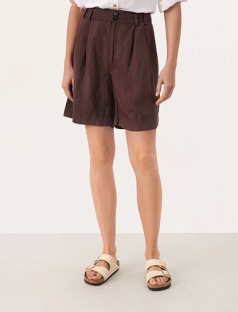 Part Two - RainePW SHO - linneshorts - bracken - 0