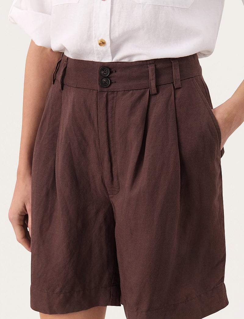 Part Two - RainePW SHO - linneshorts - bracken - 5