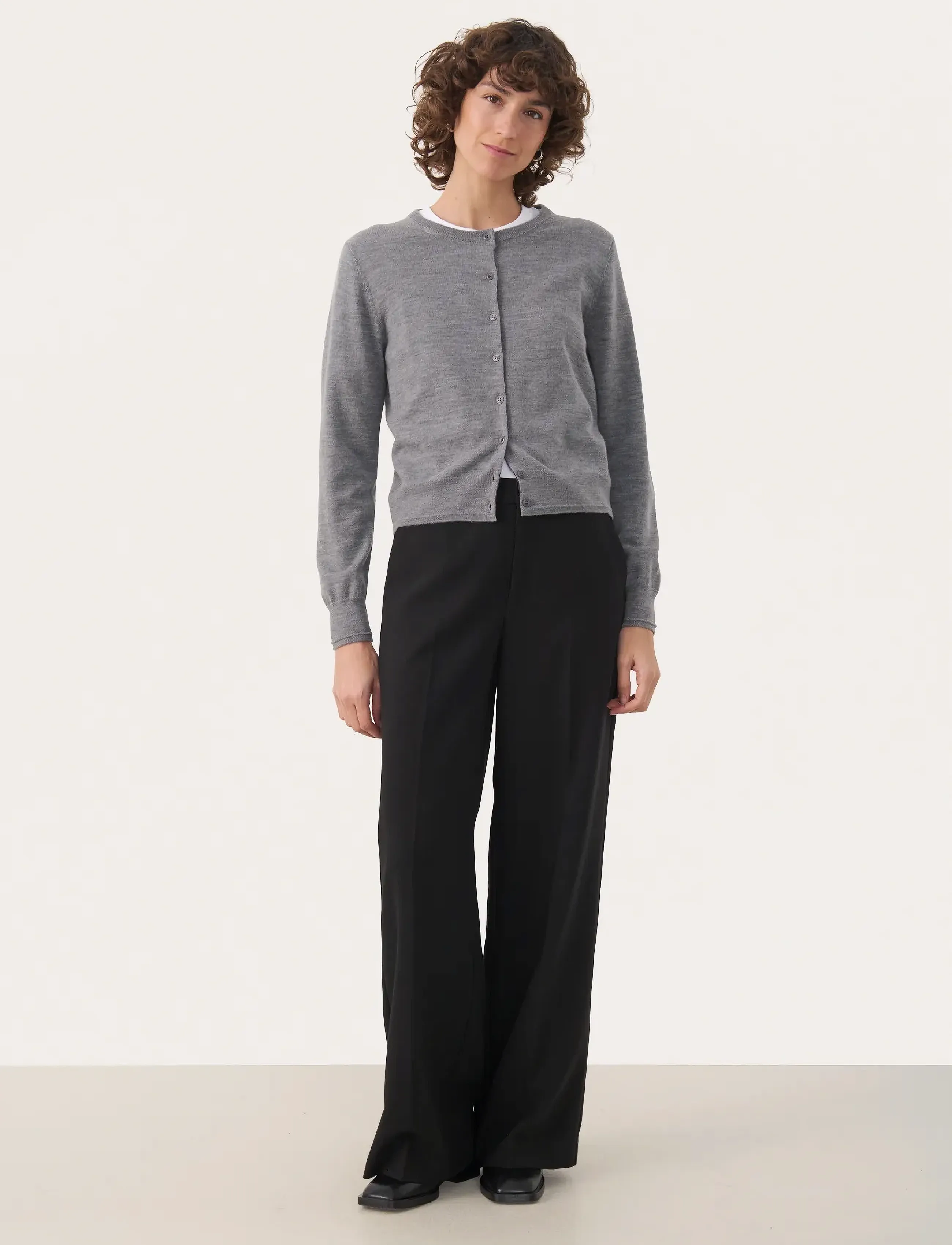 Noelanipw Cardigan 2