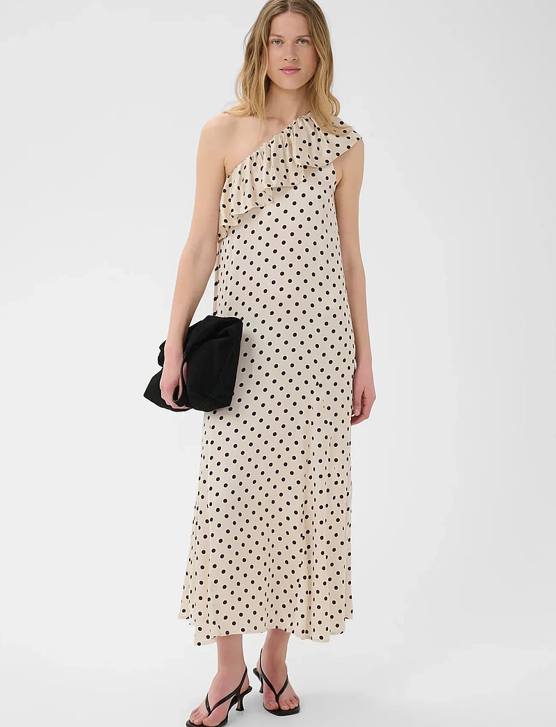 Part Two - ChiamakaPW DR - black dot - 3