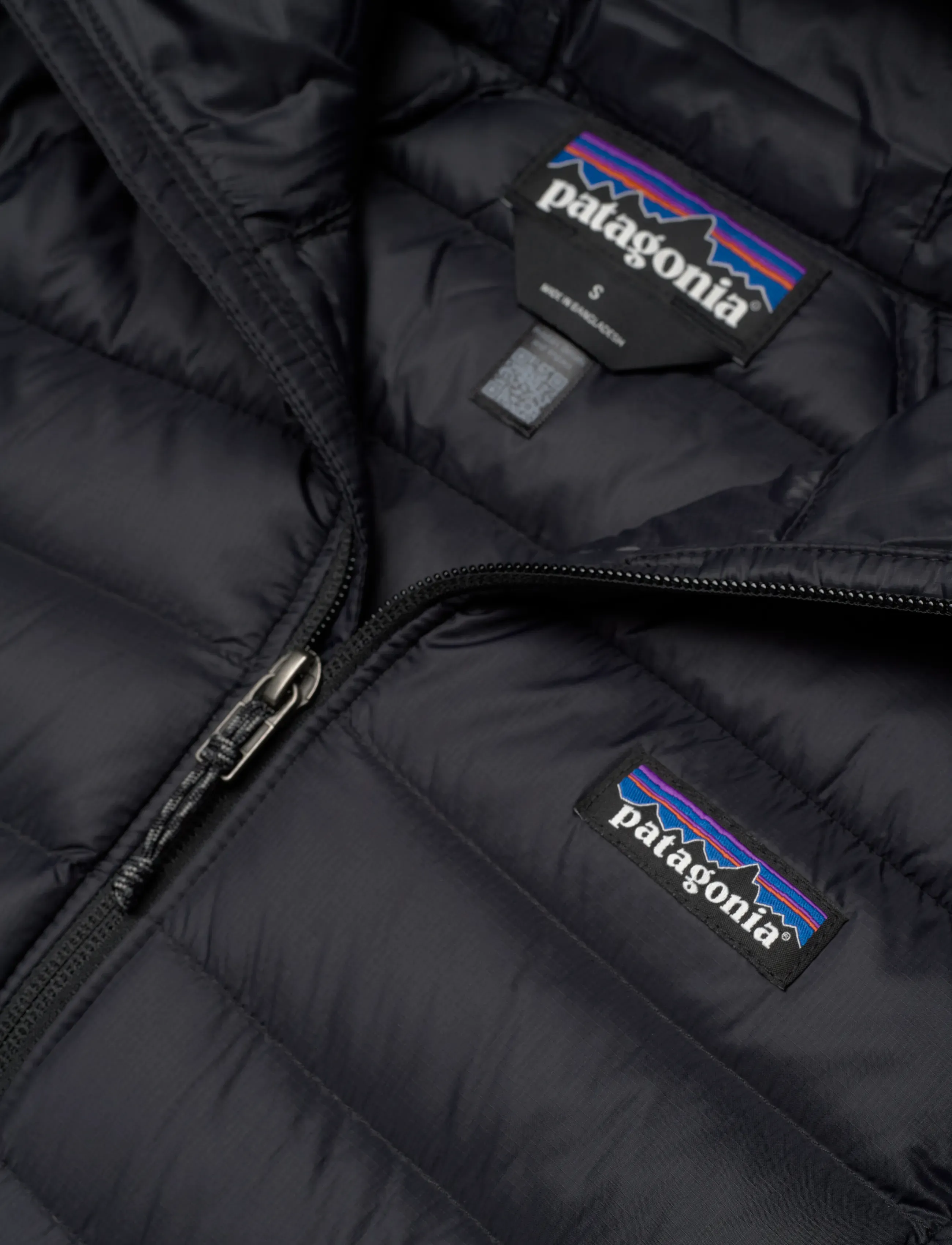 Patagonia - Down Sweater Hoody Jacket - winter jackets - black - 2