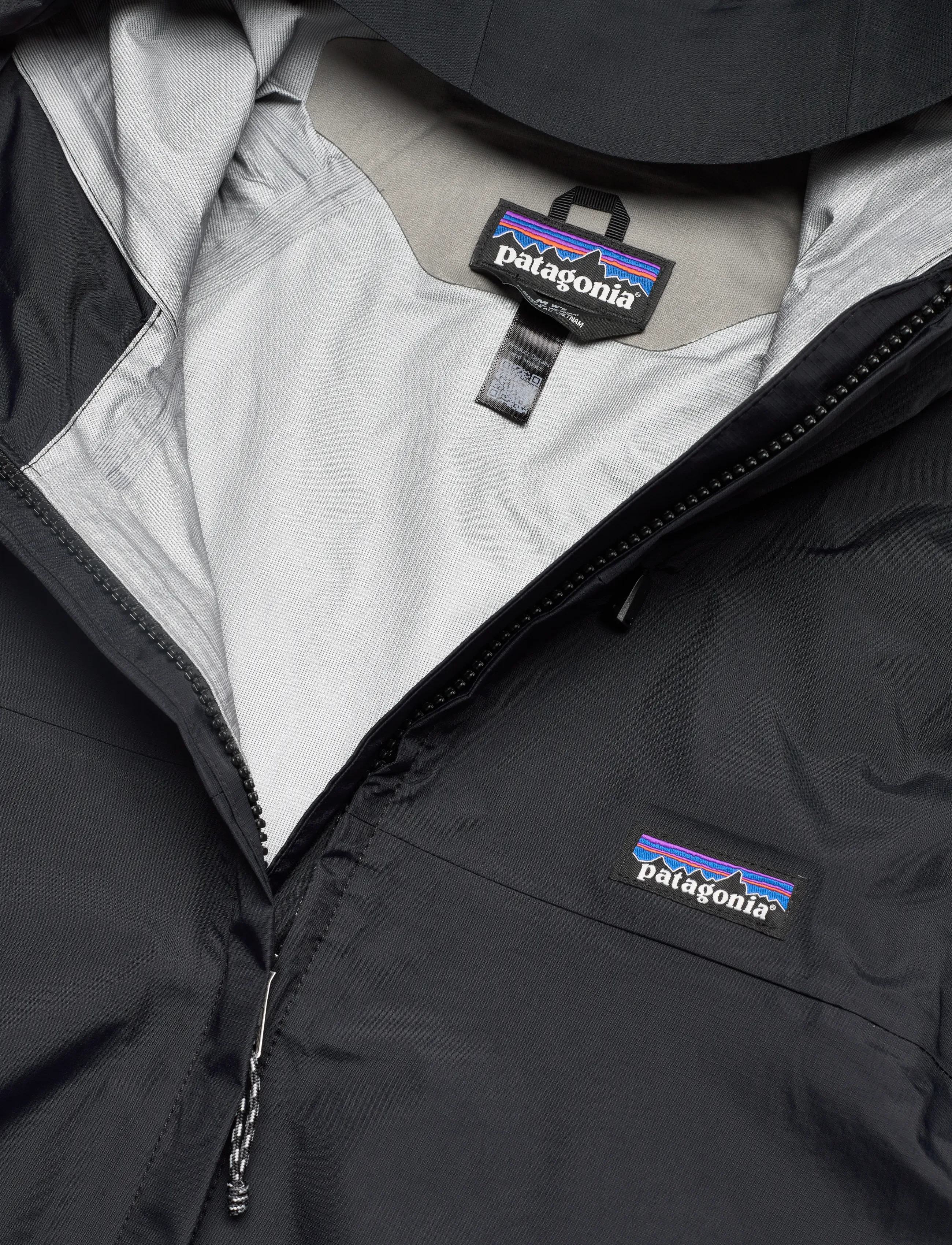 Patagonia - W's Torrentshell 3L Rain Jkt - black - 2