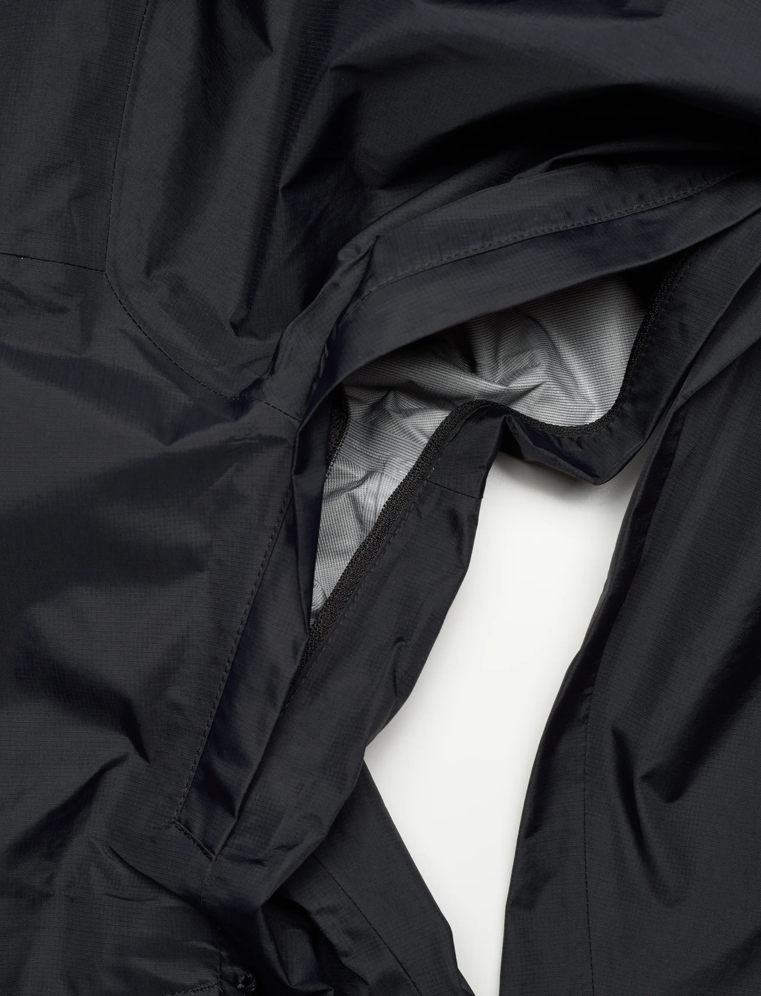 Patagonia - W's Torrentshell 3L Rain Jkt - black - 4