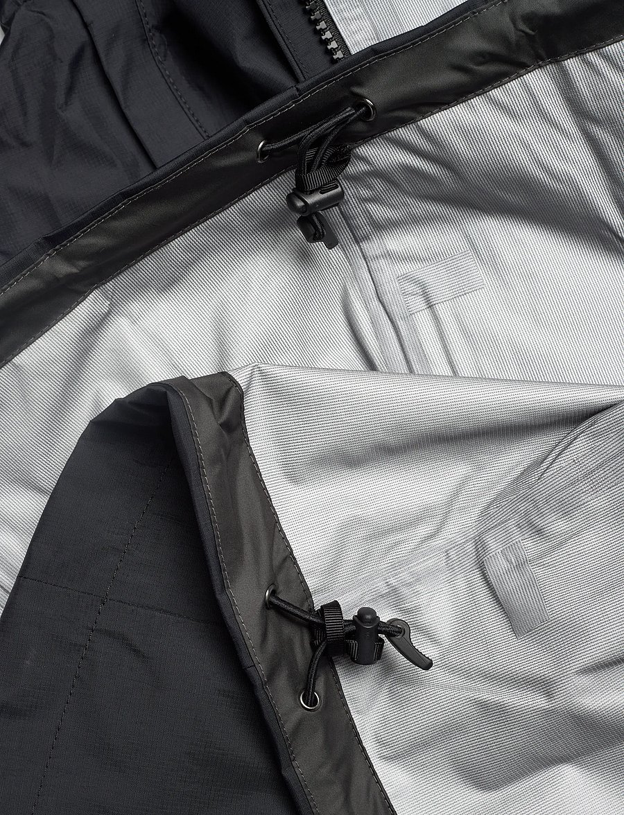 Patagonia - W's Torrentshell 3L Rain Jkt - black - 5