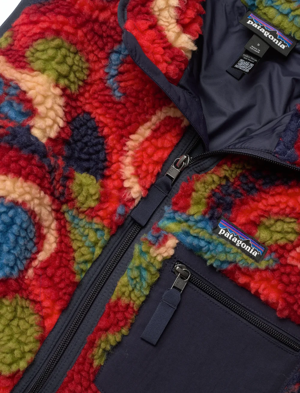 Patagonia - W's Classic Retro-X Vest - outdoor - river river: amanita red - 2