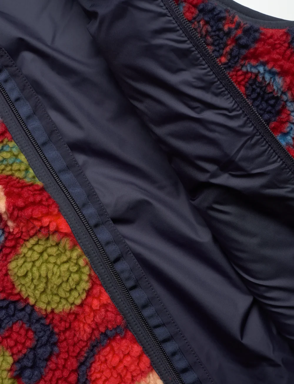 Patagonia - W's Classic Retro-X Vest - outdoor - river river: amanita red - 4