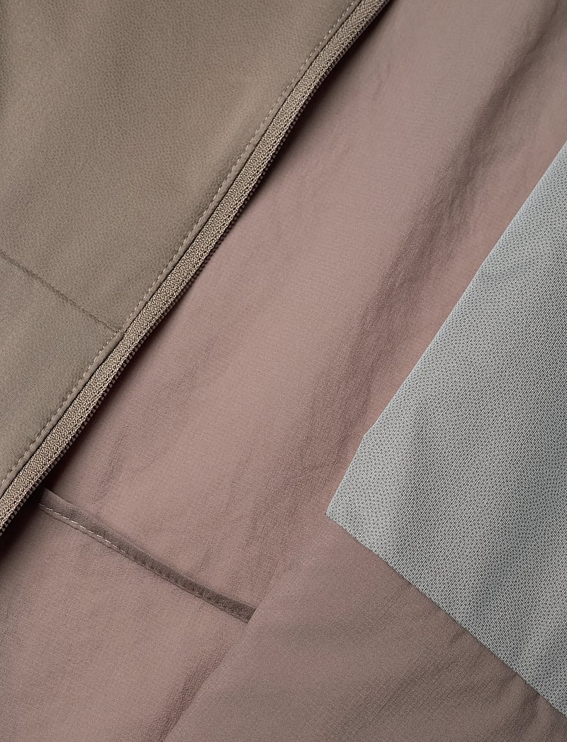 Patagonia - W's Trail Craft Vest - ytterkläder - wing grey - 4